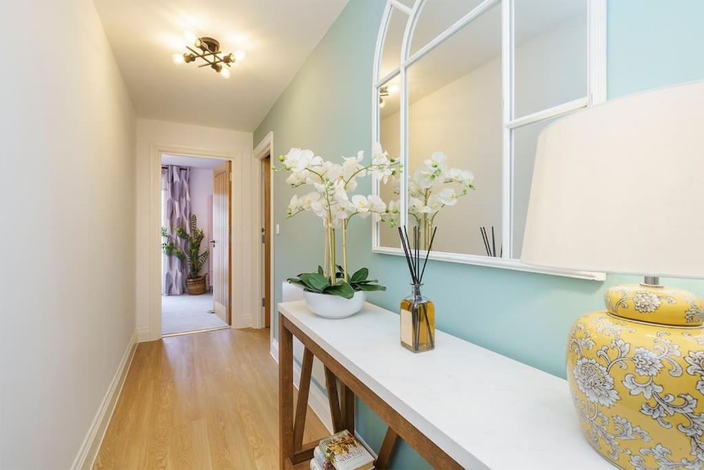 Darlington - 2 Bedroom Luxury Apartment By Mint Stays 브리스틀 외부 사진